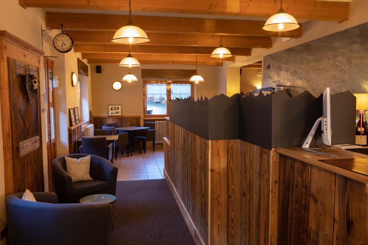 Mont Velan Chambres & Restaurant Saint-Oyen Exterior photo