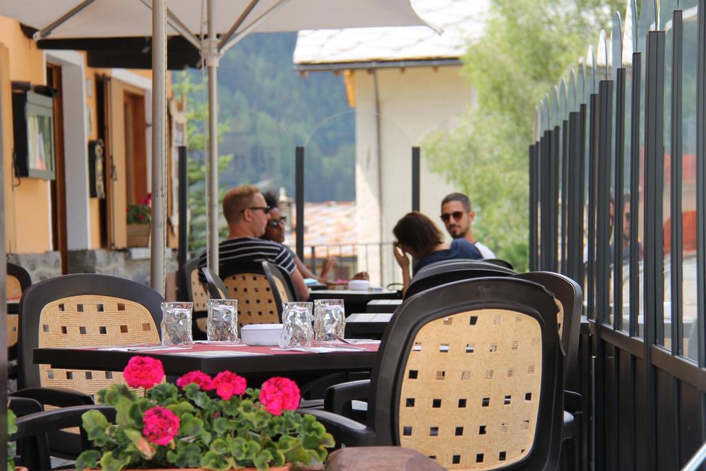 Mont Velan Chambres & Restaurant Saint-Oyen Exterior photo